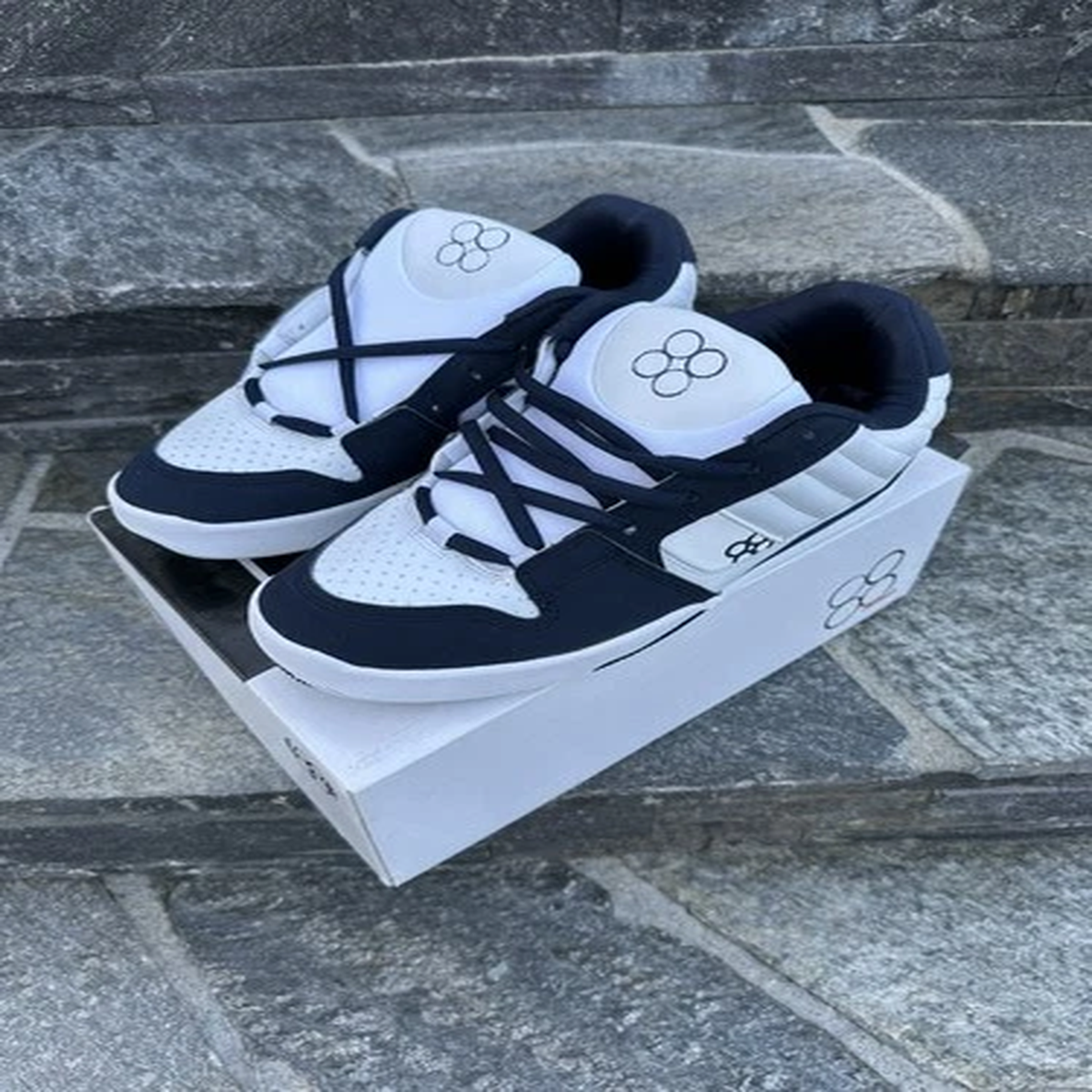 88 Footwear Skate Shoes Justin Strubing White/Navy New w/ Box early 2000s sz11